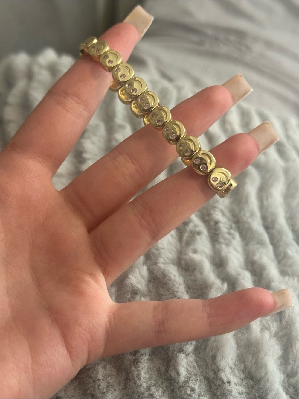 Lisa Gozlan Gold Faceted Stretch Bracelet - Picture 10 of 10